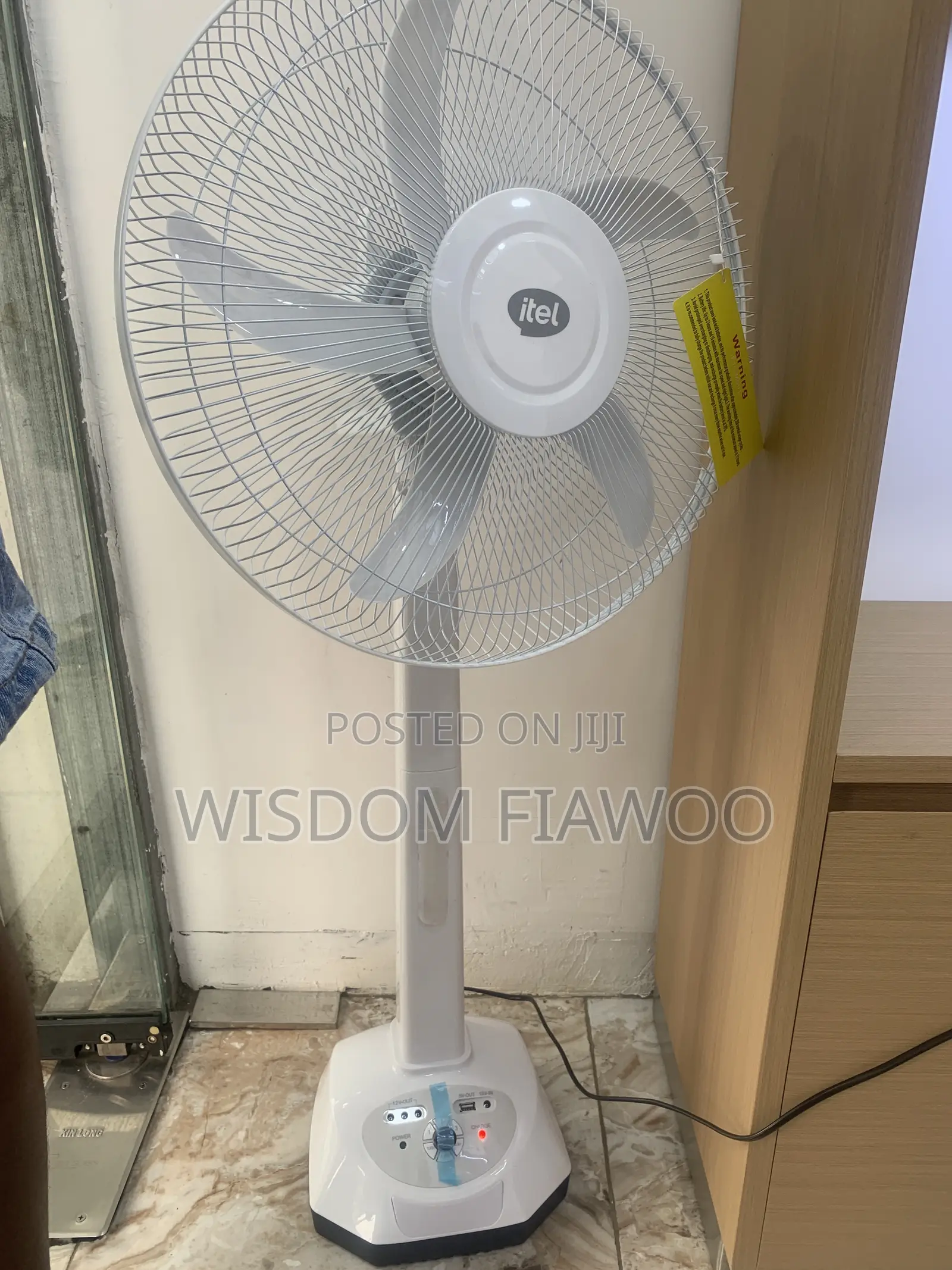 Itel Rechargeable Fan With 2bulbs