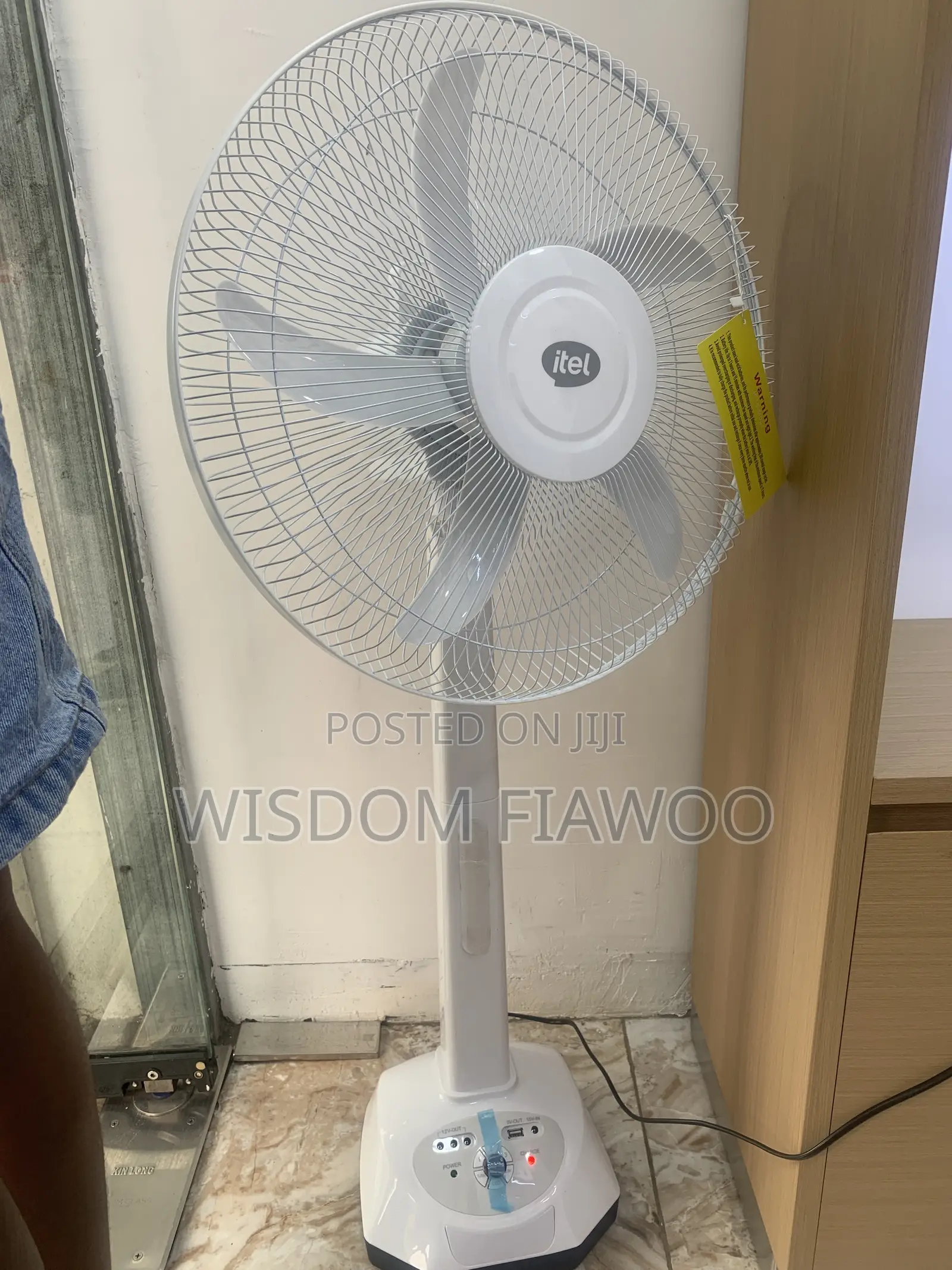 Itel Rechargeable Fan With 2bulbs