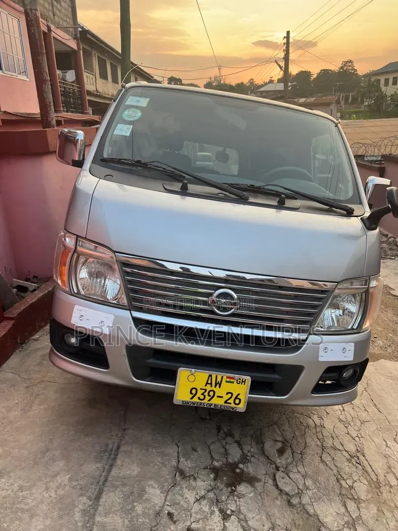Nissan Caravan (Urvan) 2005 Silver