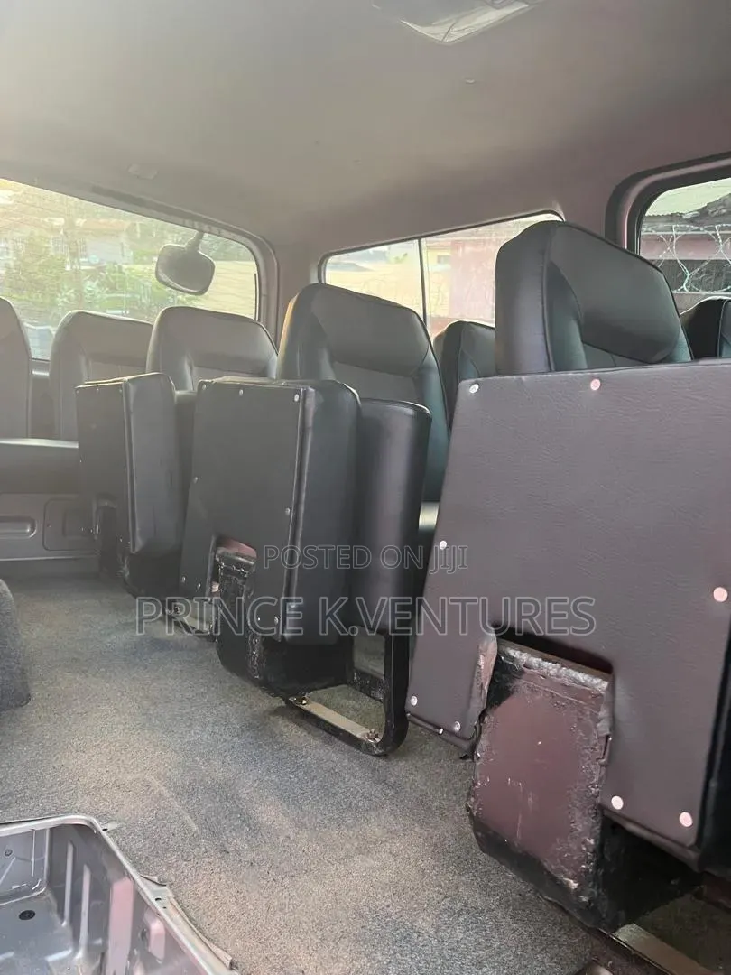 Nissan Caravan (Urvan) 2005 Silver