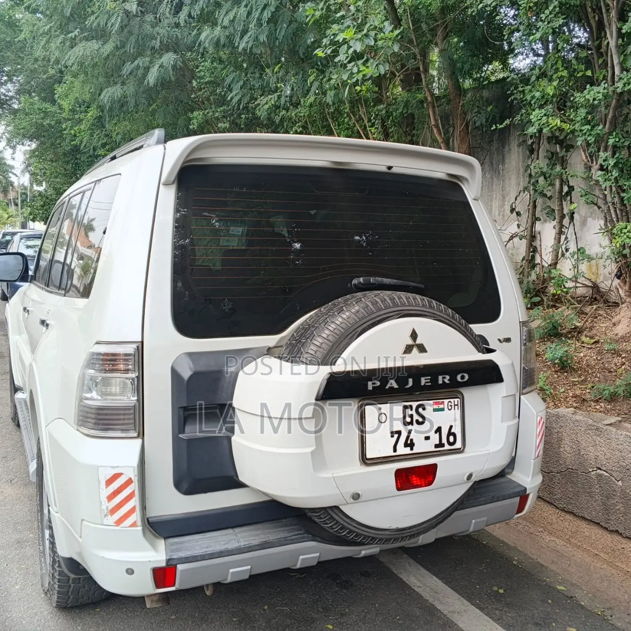 Mitsubishi Pajero 2016 White