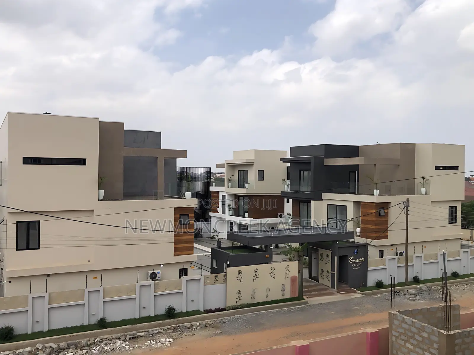 5bdrm Duplex in East Legon Hills, Accra Metropolitan for sale