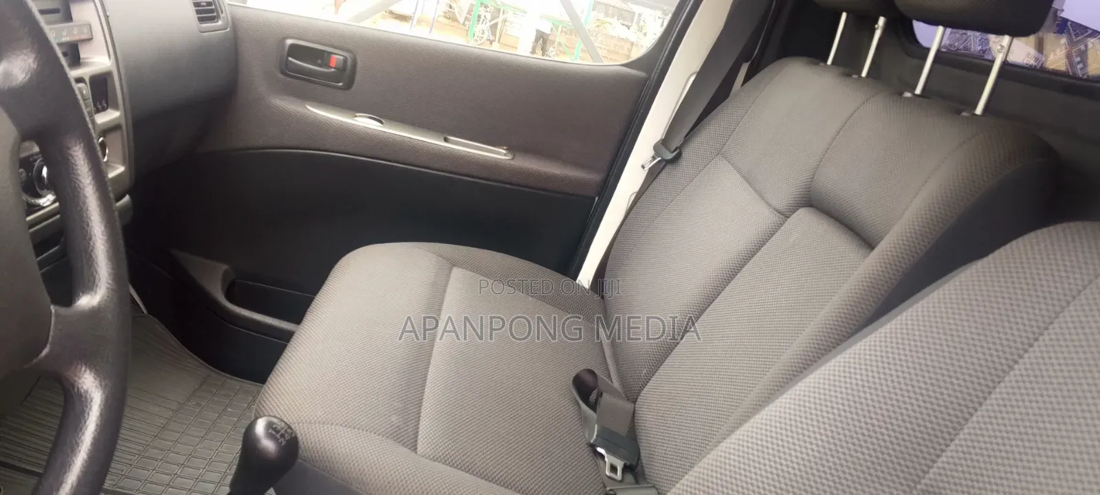 Toyota HiAce 2011 White