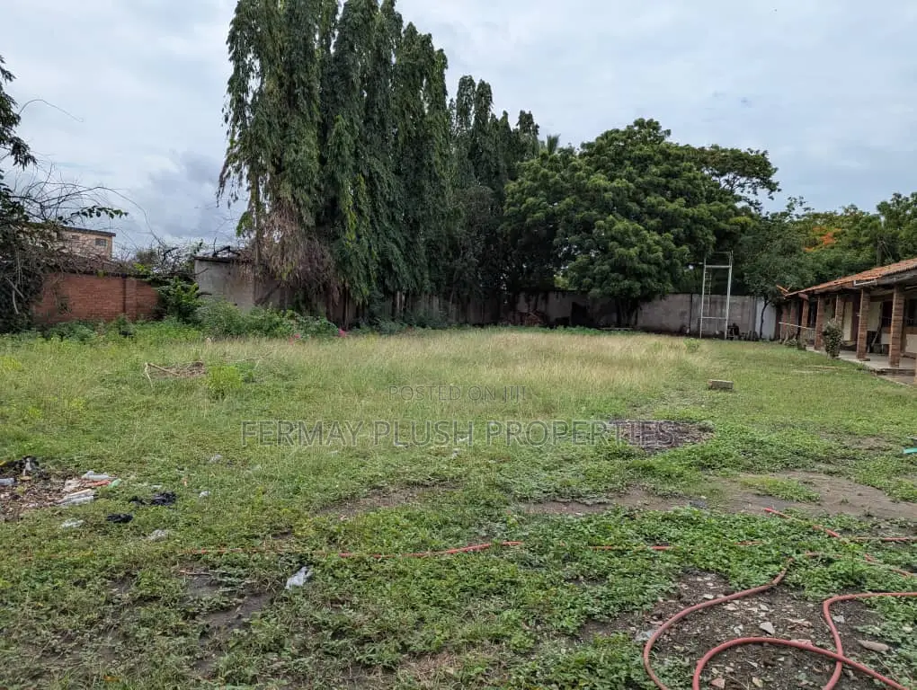Land for Sale at Lake Side in a Develop Community