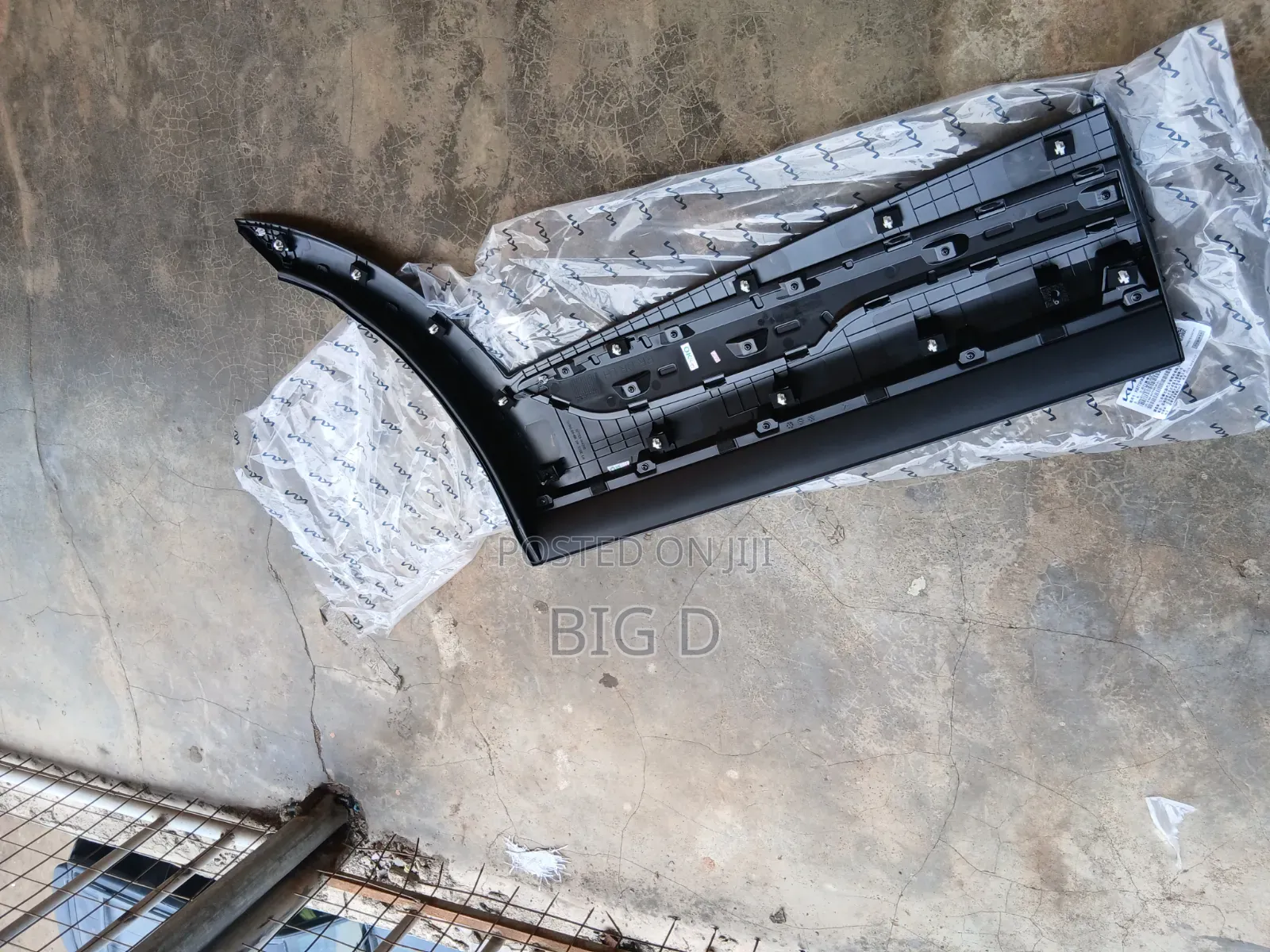 Kia Sportage 2023 ,2024, 2025 and 2026 Back Door Moulding