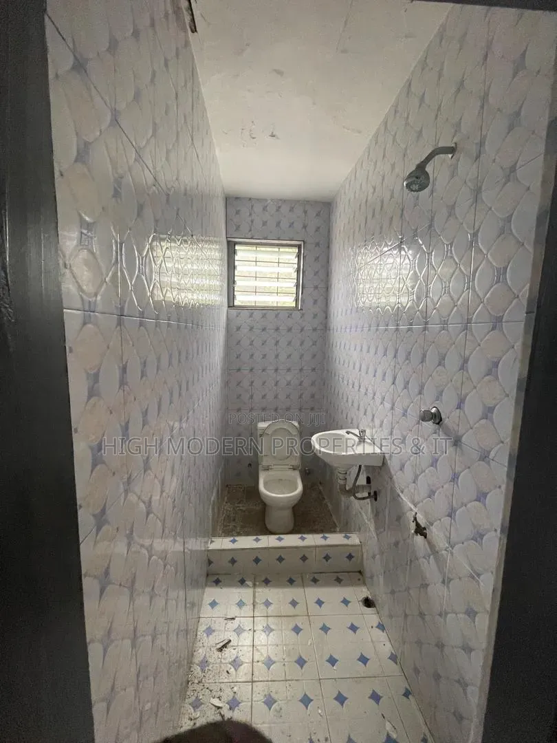2bdrm Apartment in Teshie Bushroad, Tseaddo for rent