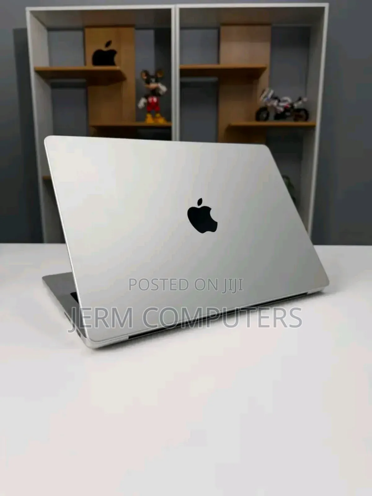 New Laptop Apple MacBook Pro 2024 M4 16GB Apple M4 SSD 512GB