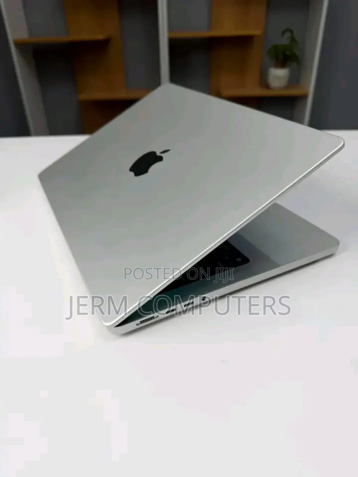 New Laptop Apple MacBook Pro 2024 M4 16GB Apple M4 SSD 512GB