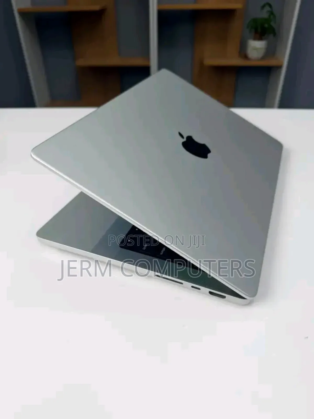 New Laptop Apple MacBook Pro 2024 M4 16GB Apple M4 SSD 512GB