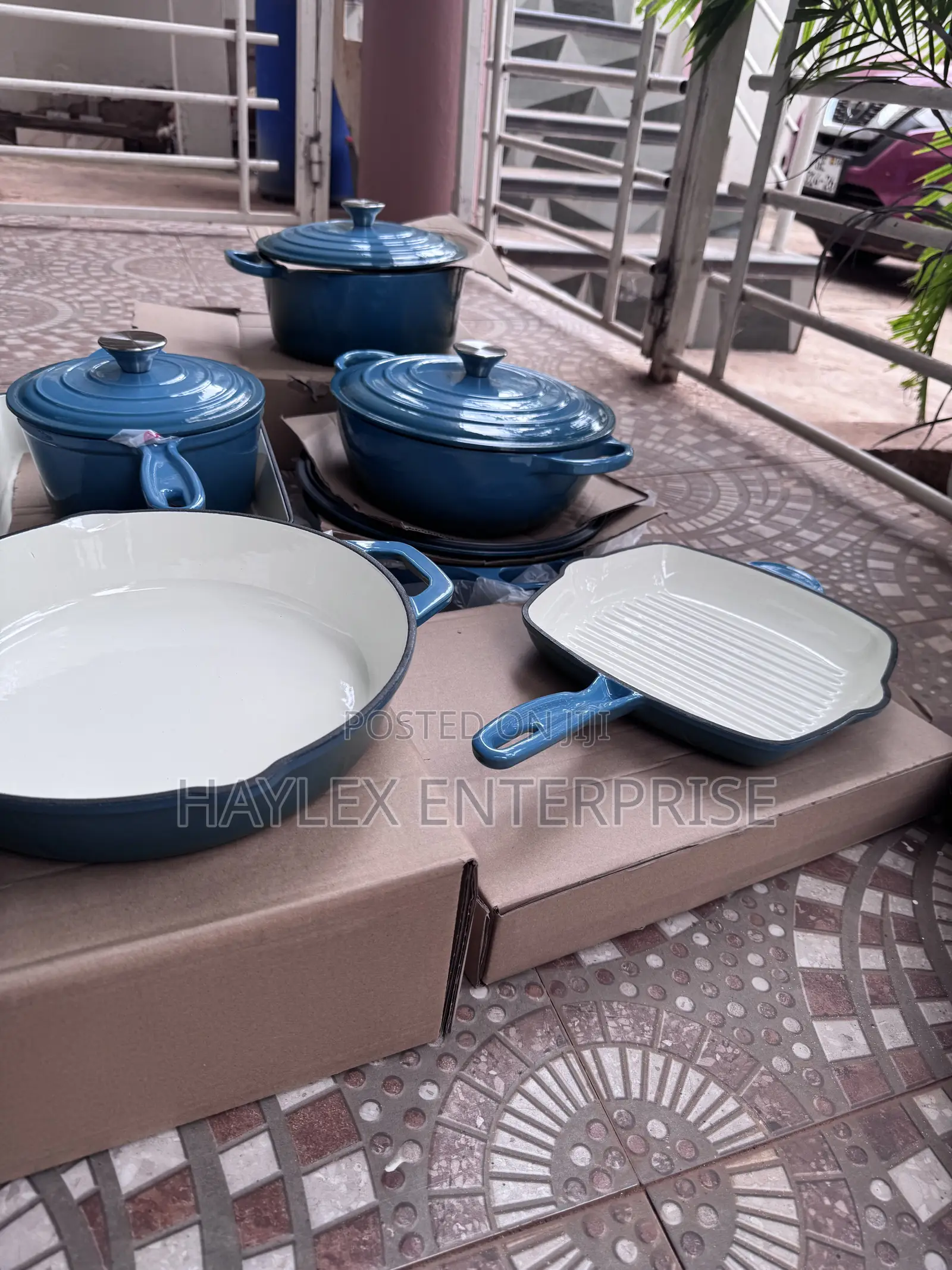 11pc Cast Iron Pot