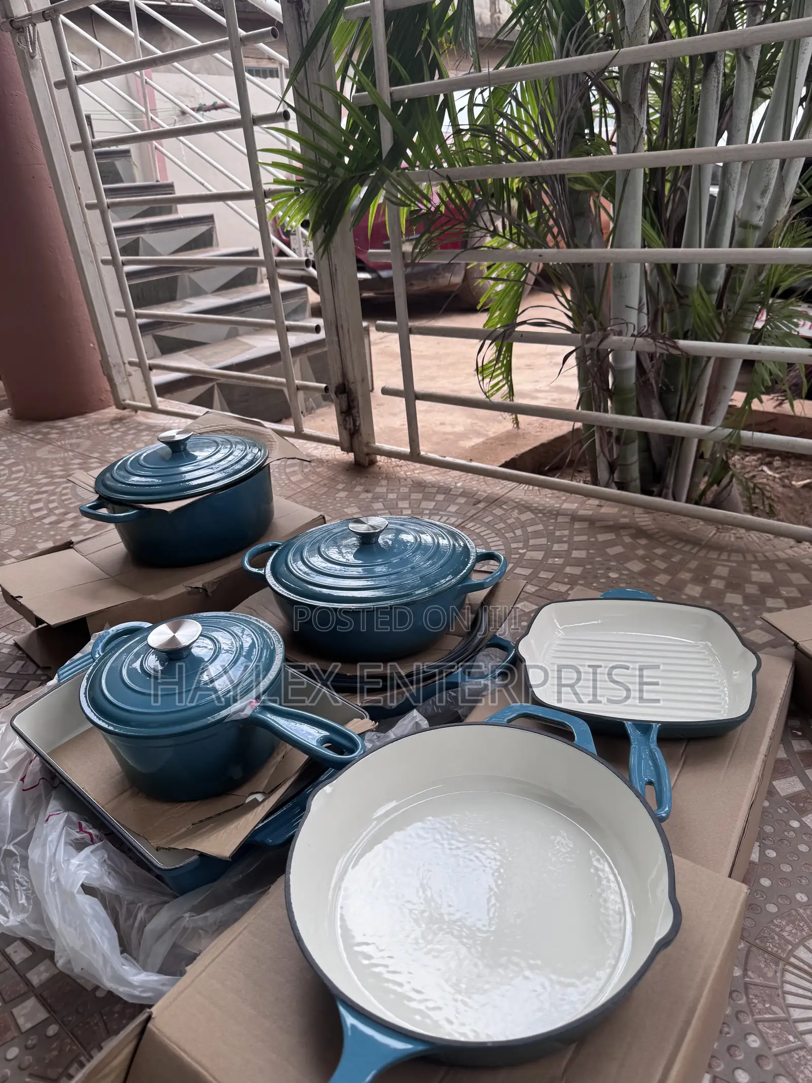 11pc Cast Iron Pot