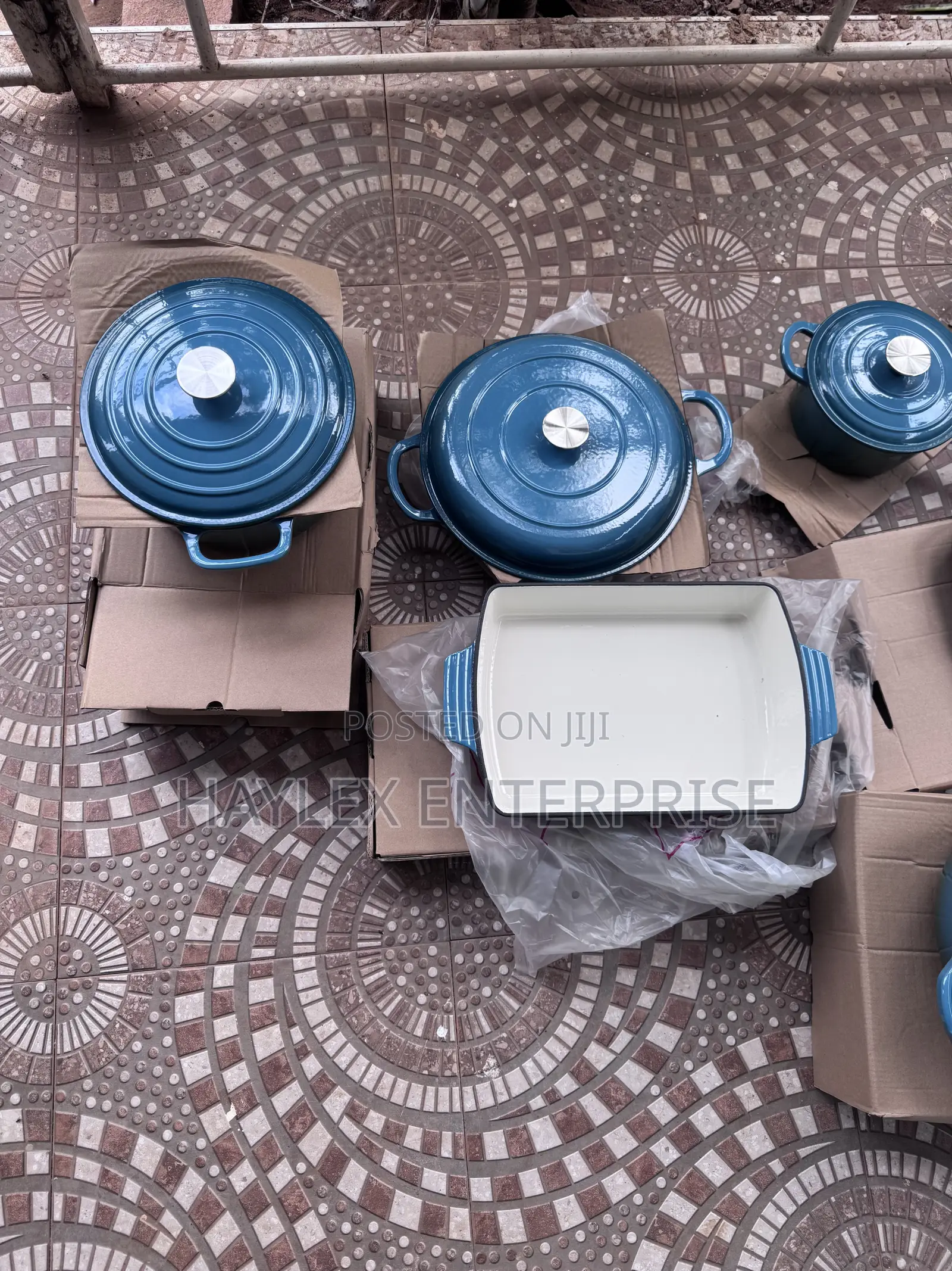 11pc Cast Iron Pot