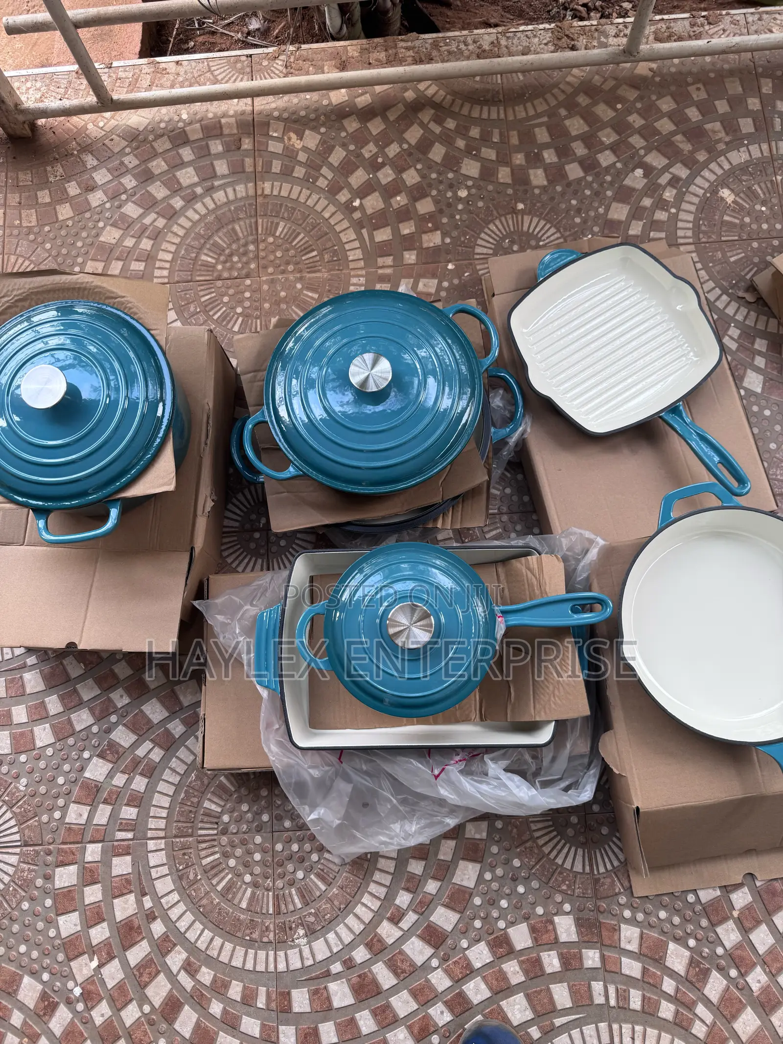 11pc Cast Iron Pot