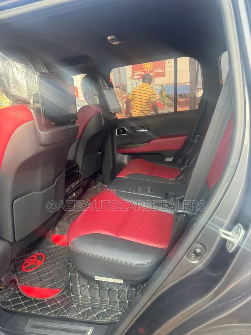 Toyota Land Cruiser LC300 2023 Black