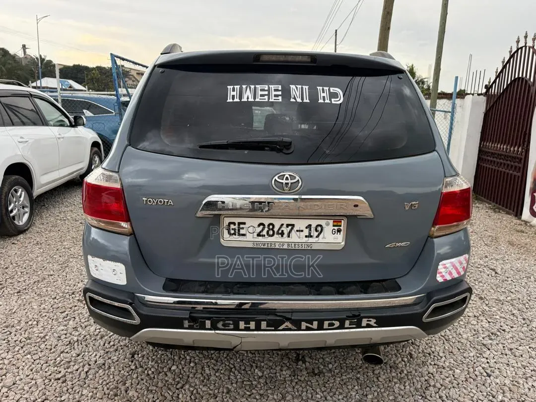Toyota Highlander SE 2012 Gray