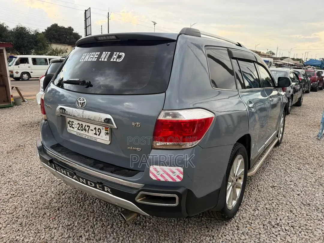 Toyota Highlander SE 2012 Gray