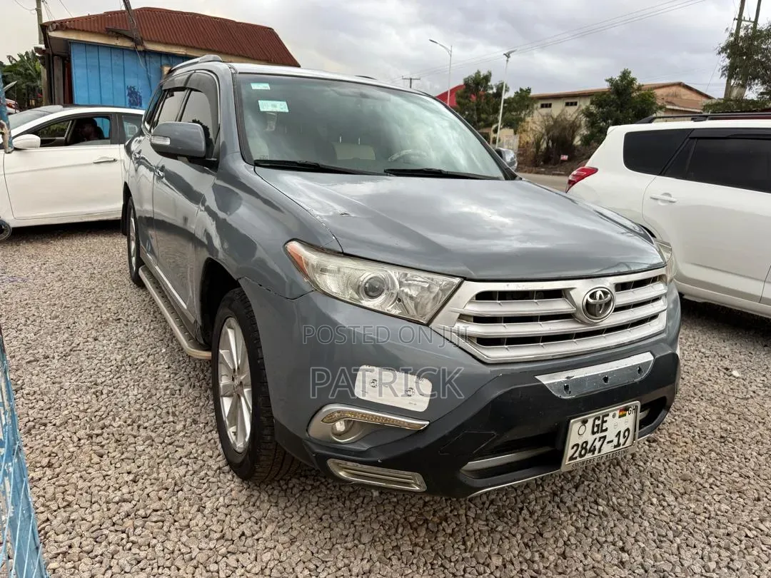 Toyota Highlander SE 2012 Gray
