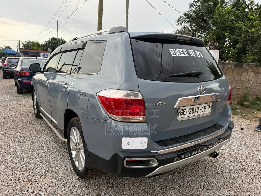 Toyota Highlander SE 2012 Gray