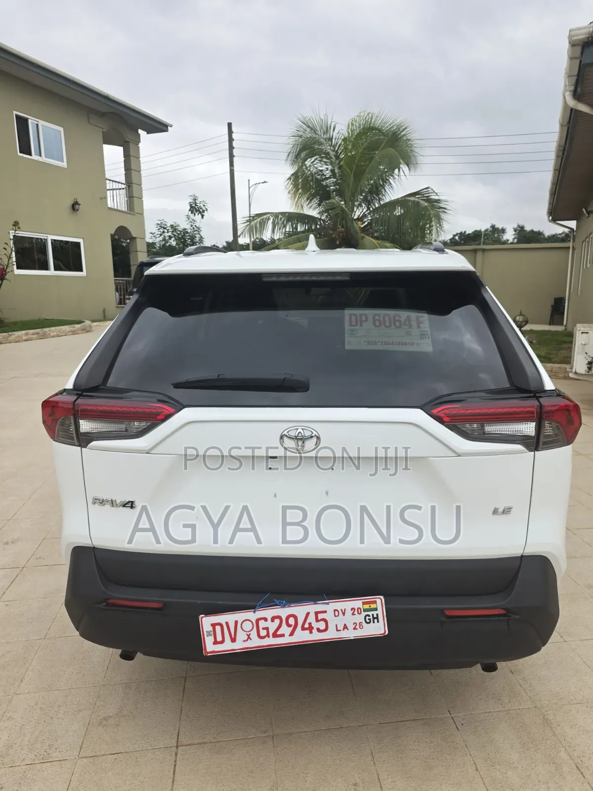 Toyota RAV4 LE FWD 2019 White