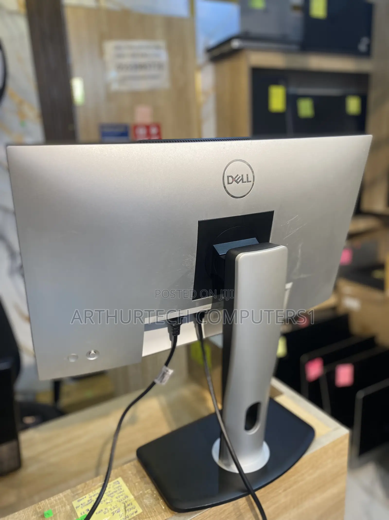 Dell Edgeless Ultrasharp Monitor FULL HD