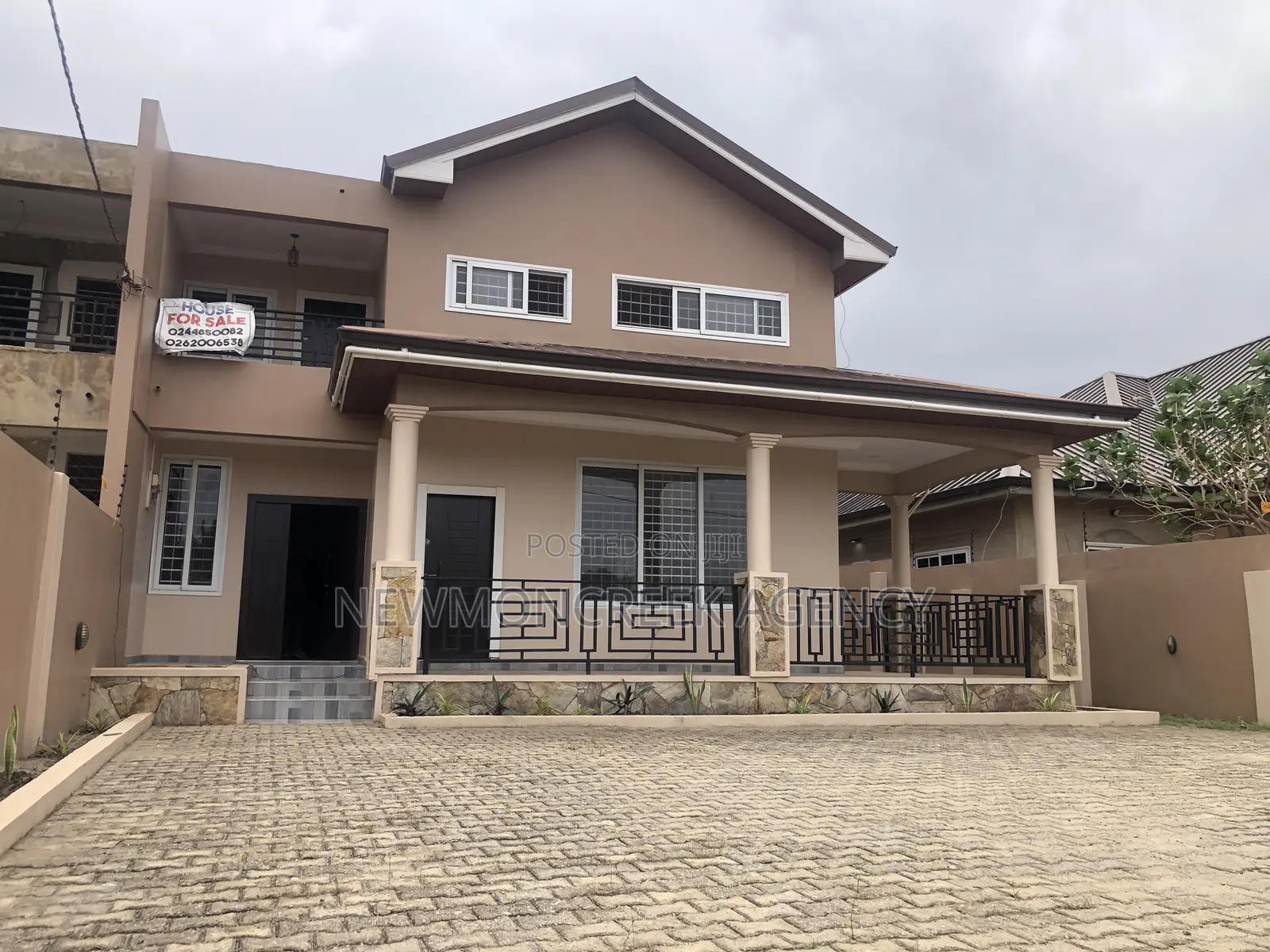 4bdrm Duplex in Abokobi Junction, Accra Metropolitan for sale