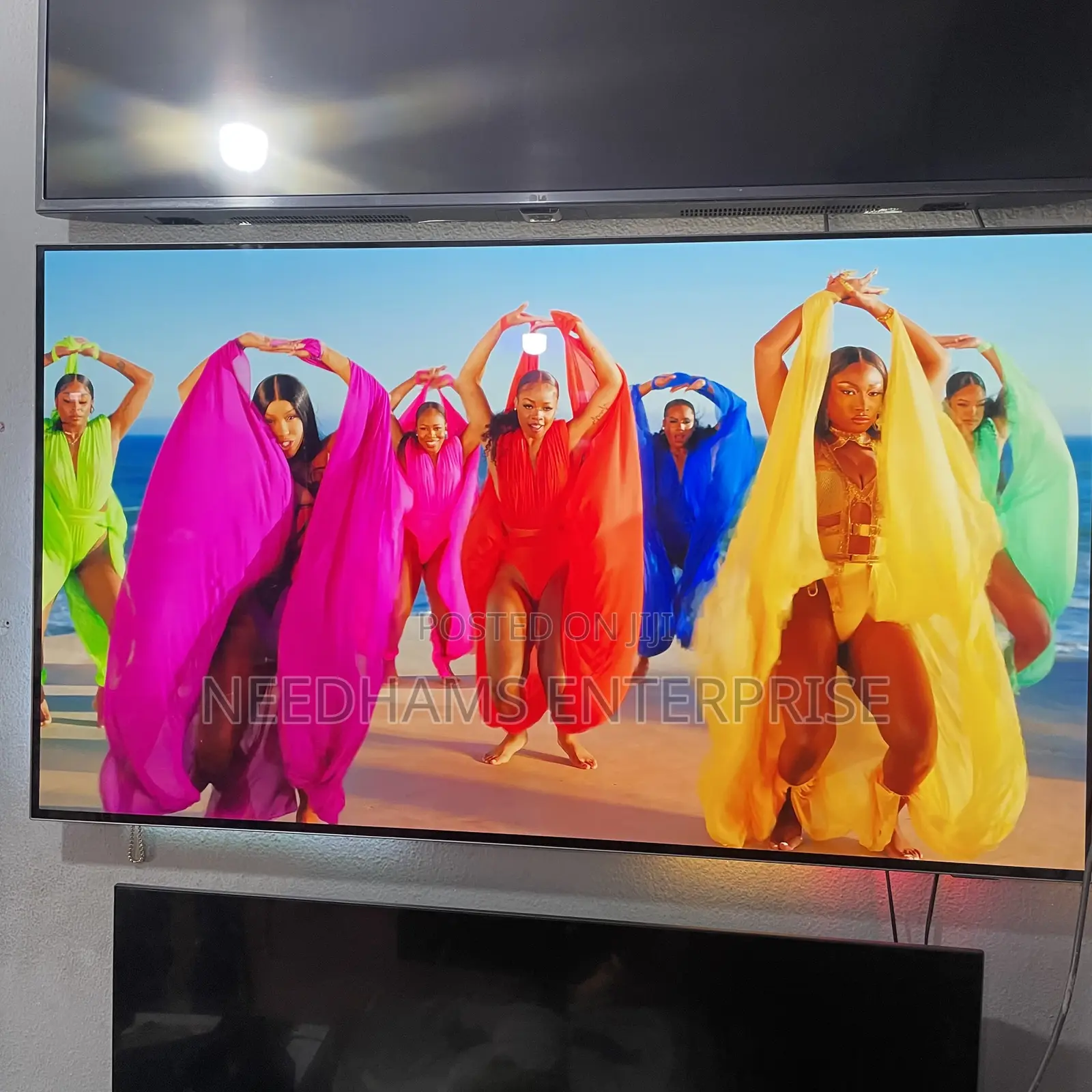 50 Inches Samsung Edgeless Au8000 Smart TV