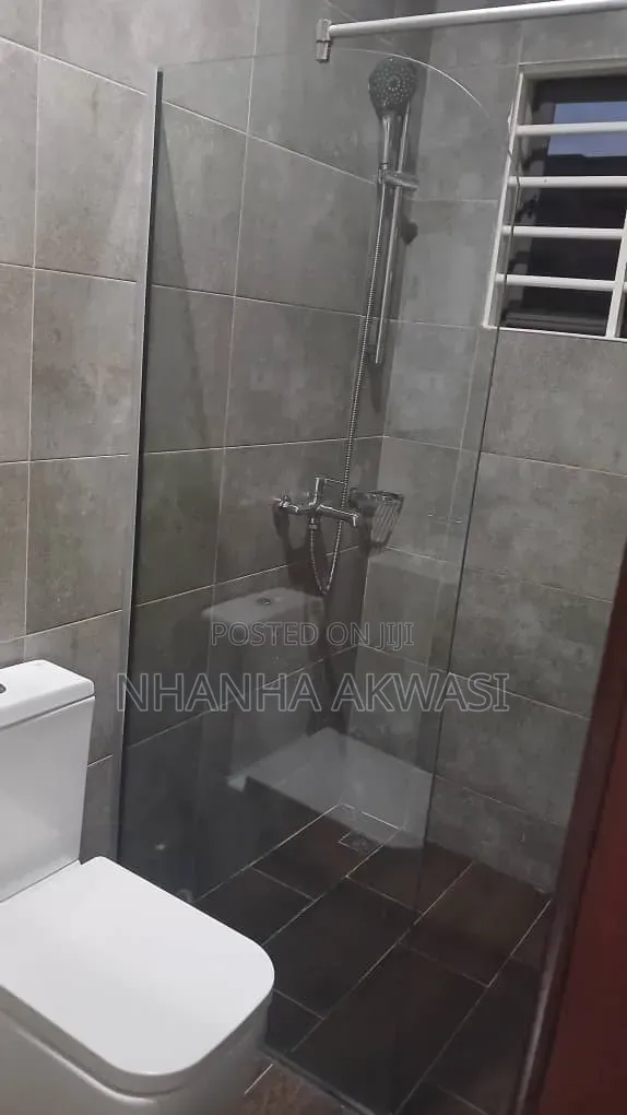 5bdrm House in Lashibi, Sakumono for rent