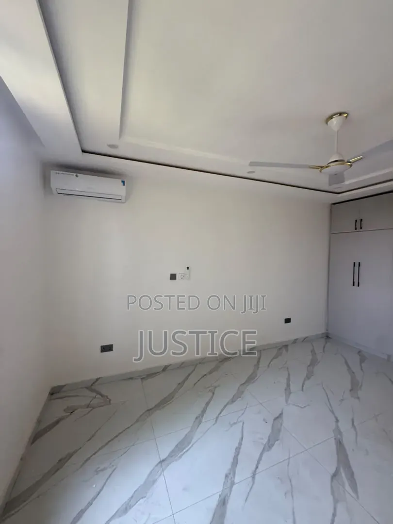 5bdrm Duplex in Latebiokorshie, Lartebiokorshie for rent