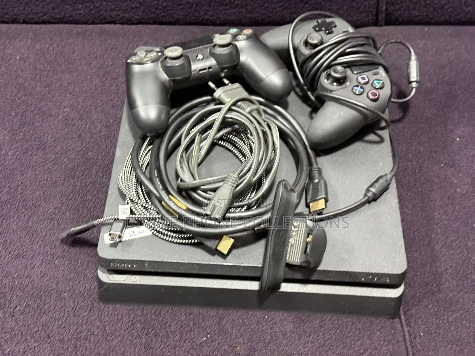 Ps4 Slim Jailbreak With Games and 2 Controllers