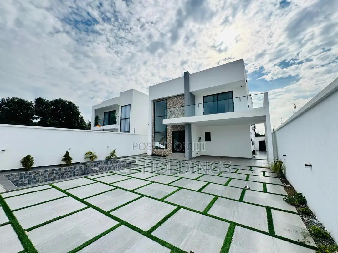 4bdrm Mansion in School Junction for sale