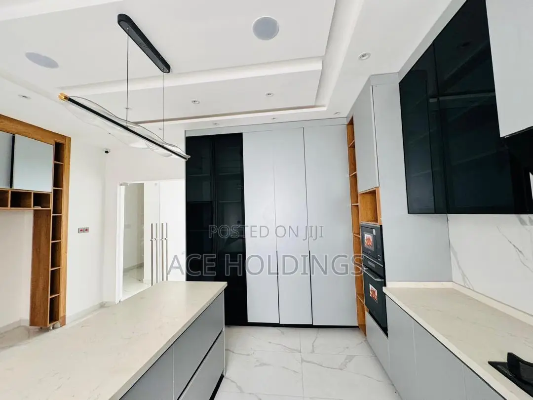 4bdrm Mansion in School Junction for sale
