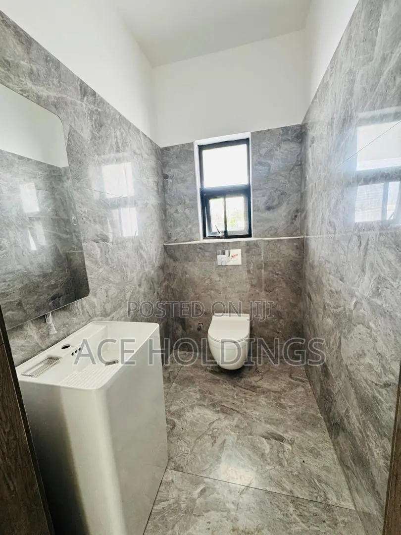 4bdrm Mansion in School Junction for sale