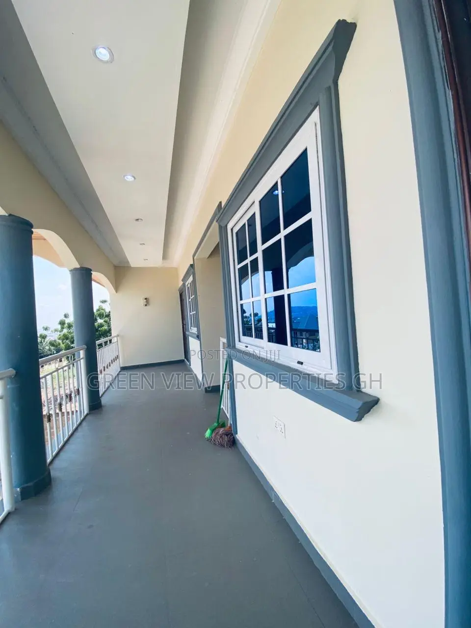 2bdrm Apartment in West Hills Mall Area for rent