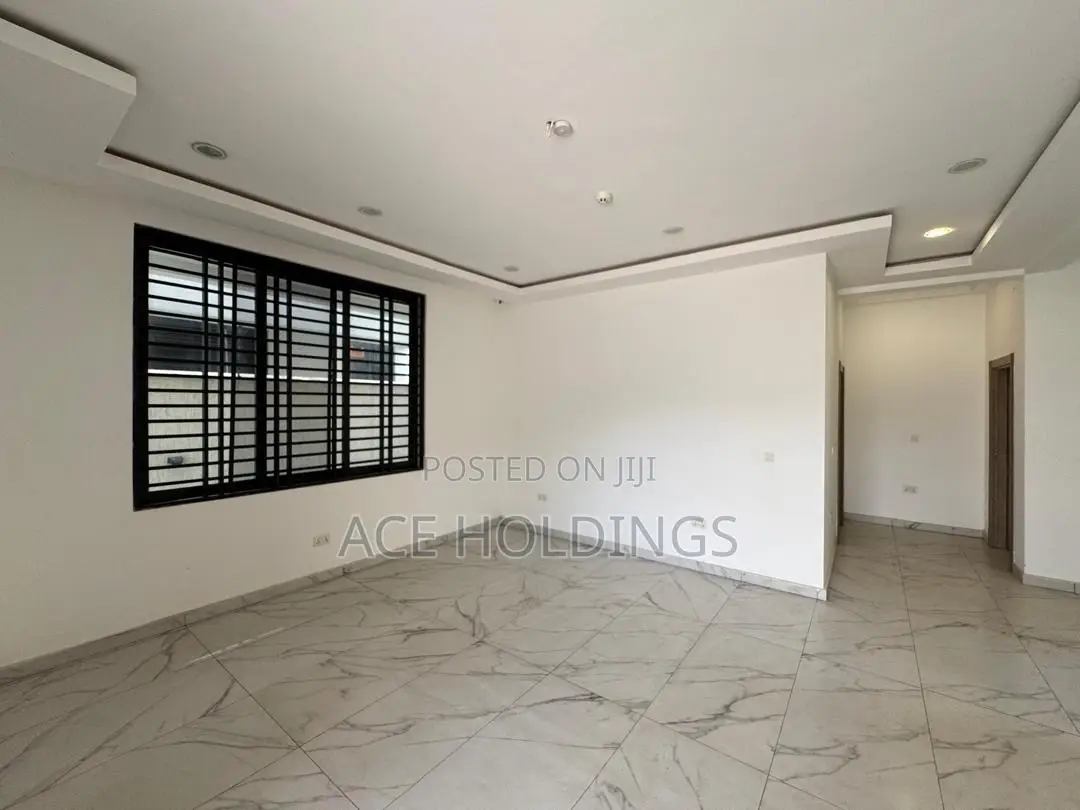 4bdrm House in West Trasacco, School Junction for sale