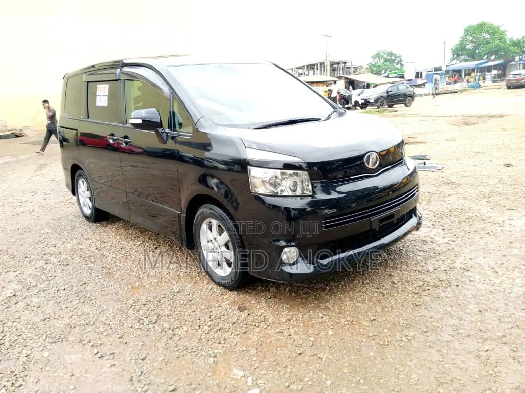 Toyota Voxy 2010 Black