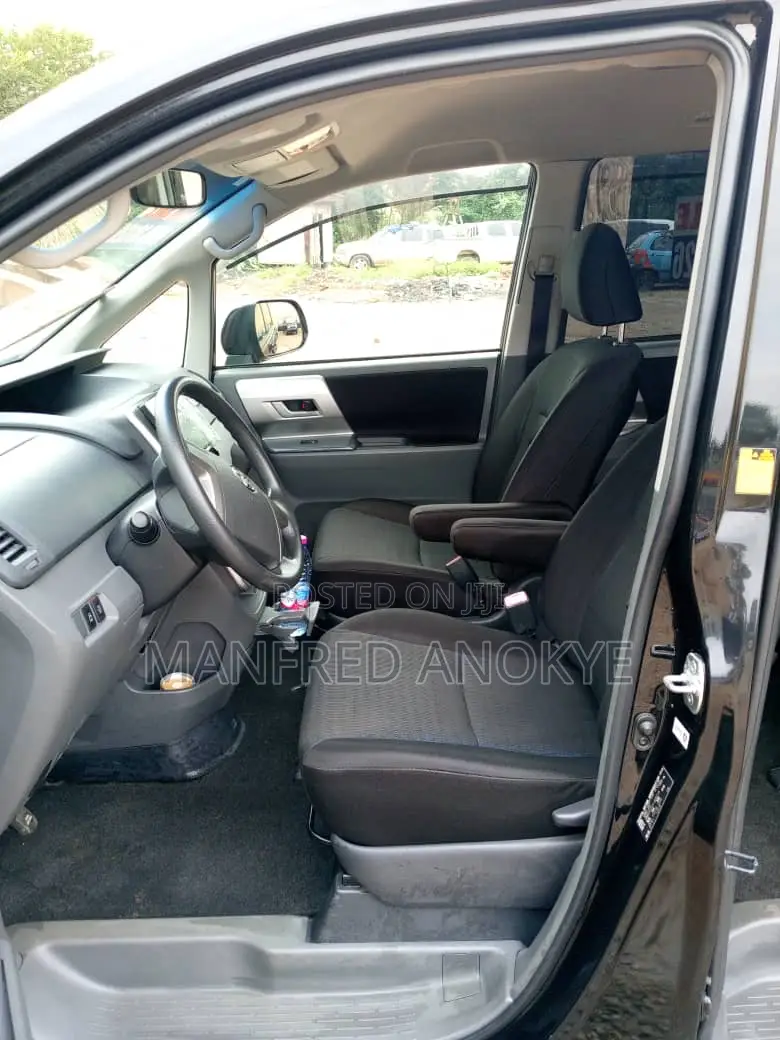 Toyota Voxy 2010 Black