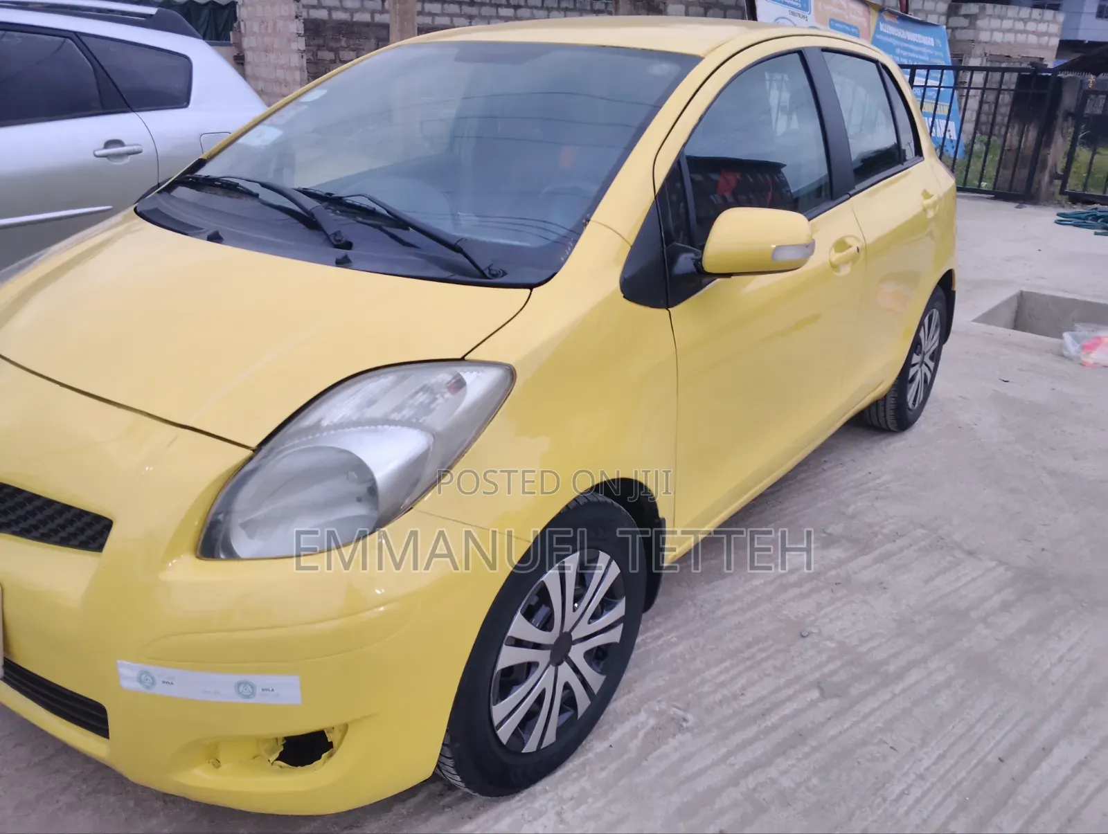 Toyota Vitz 2010 Yellow
