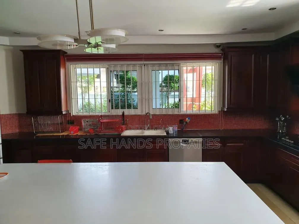Furnished 4bdrm House in Hills, Accra Metropolitan for sale