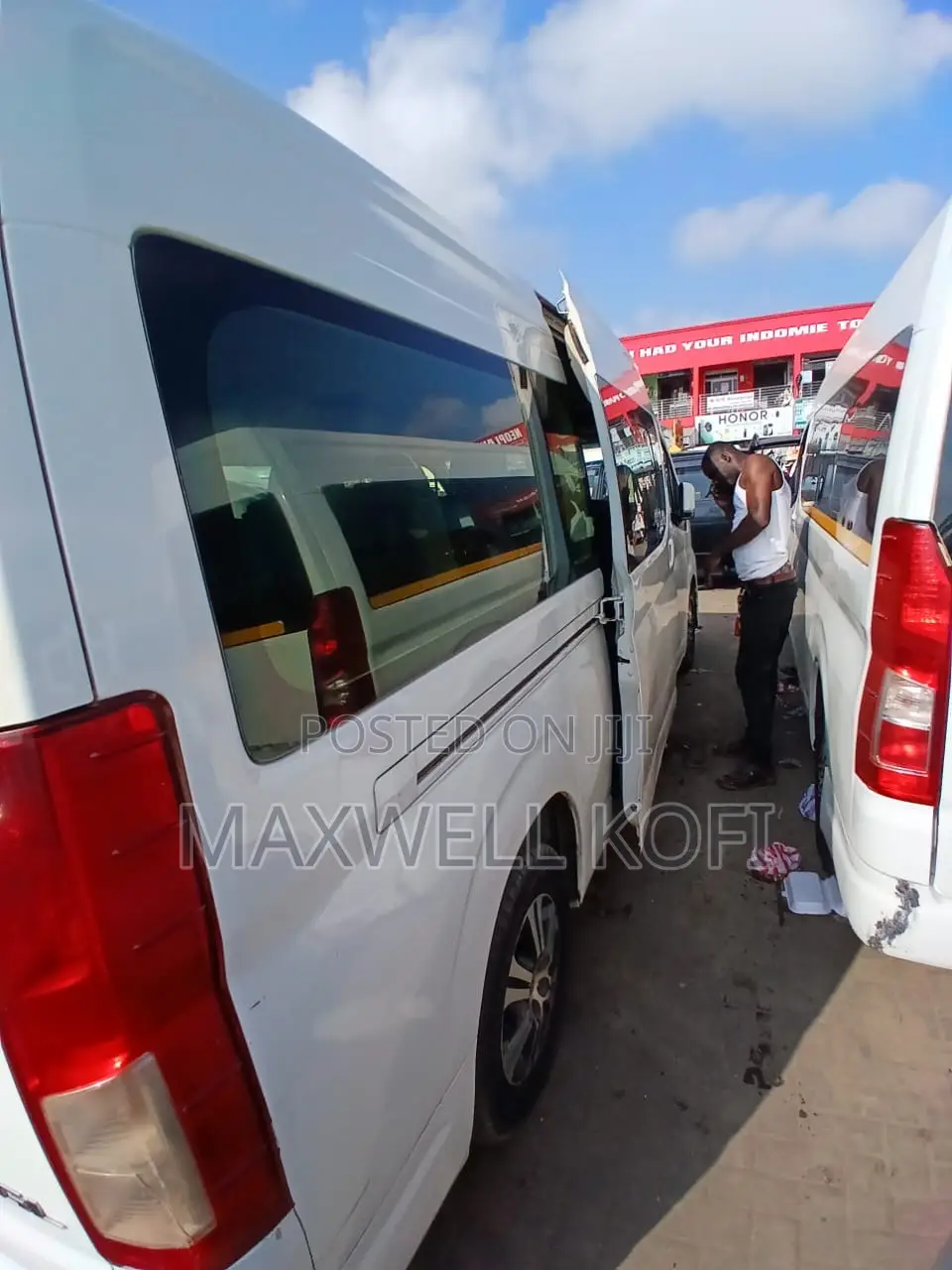 Toyota HiAce 2016 White