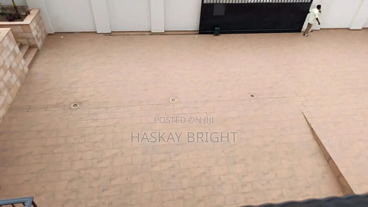 12 Bedrooms Ensuite House Consisting of 4 Unit of 3 Bedrooms Apartment