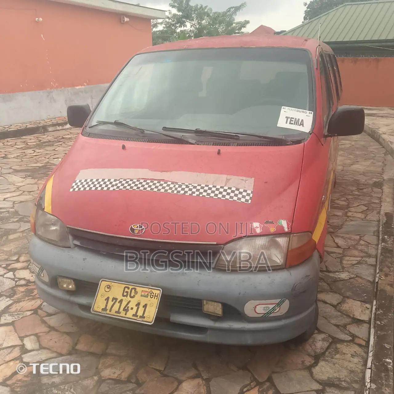 Toyota HiAce 2013 Red
