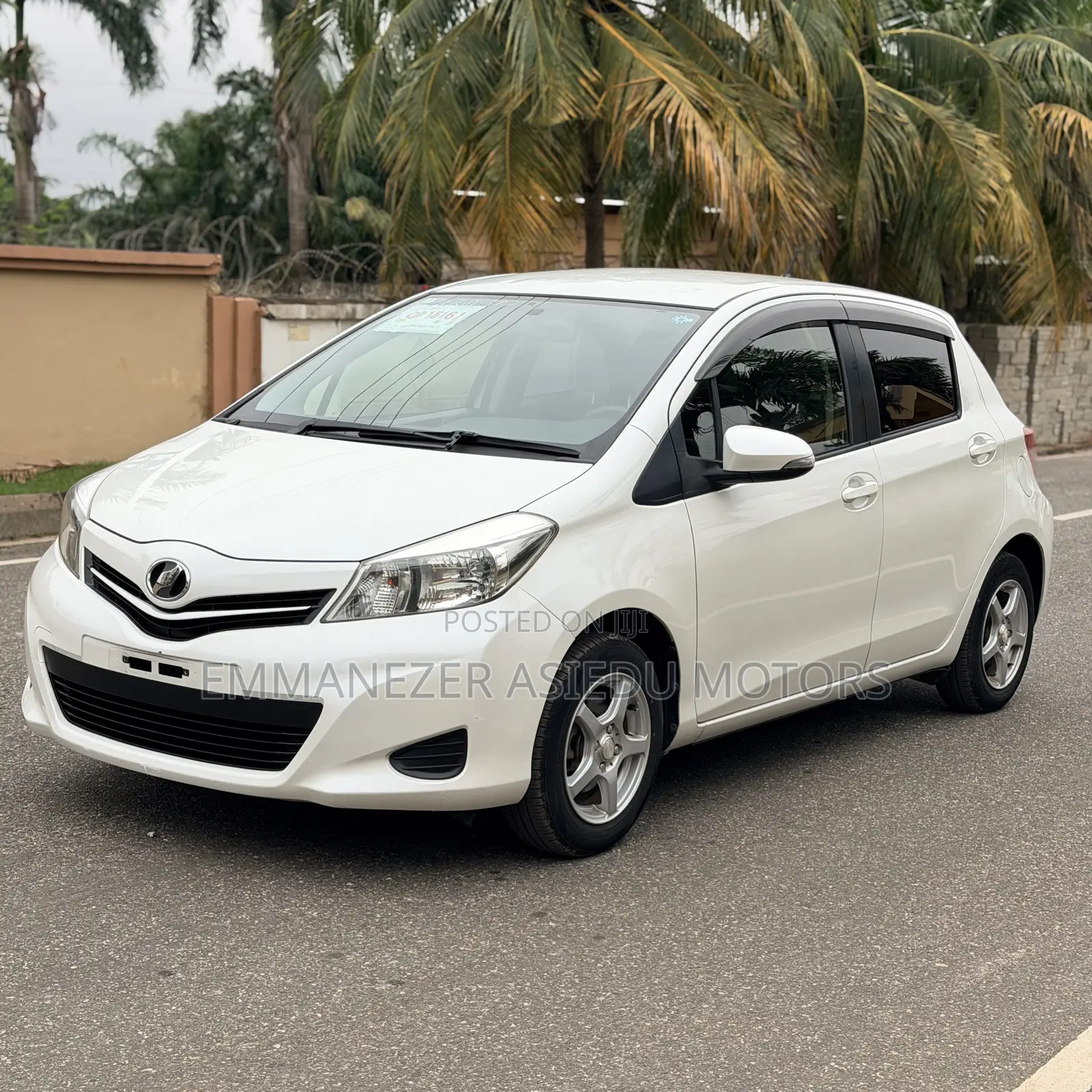 Toyota Vitz 1.3 AWD 3dr 2013 Pearl