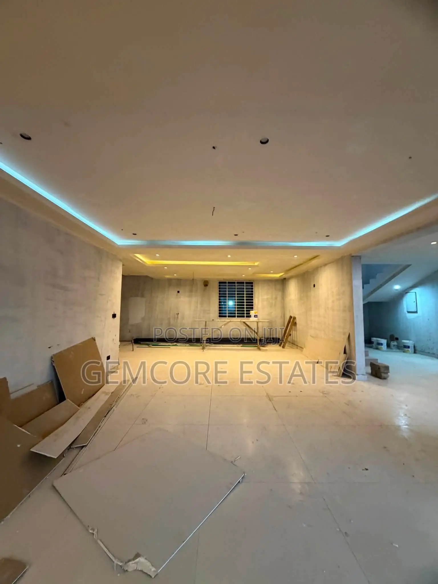 7bdrm Mansion in Adjiringanor, Adjiriganor for sale