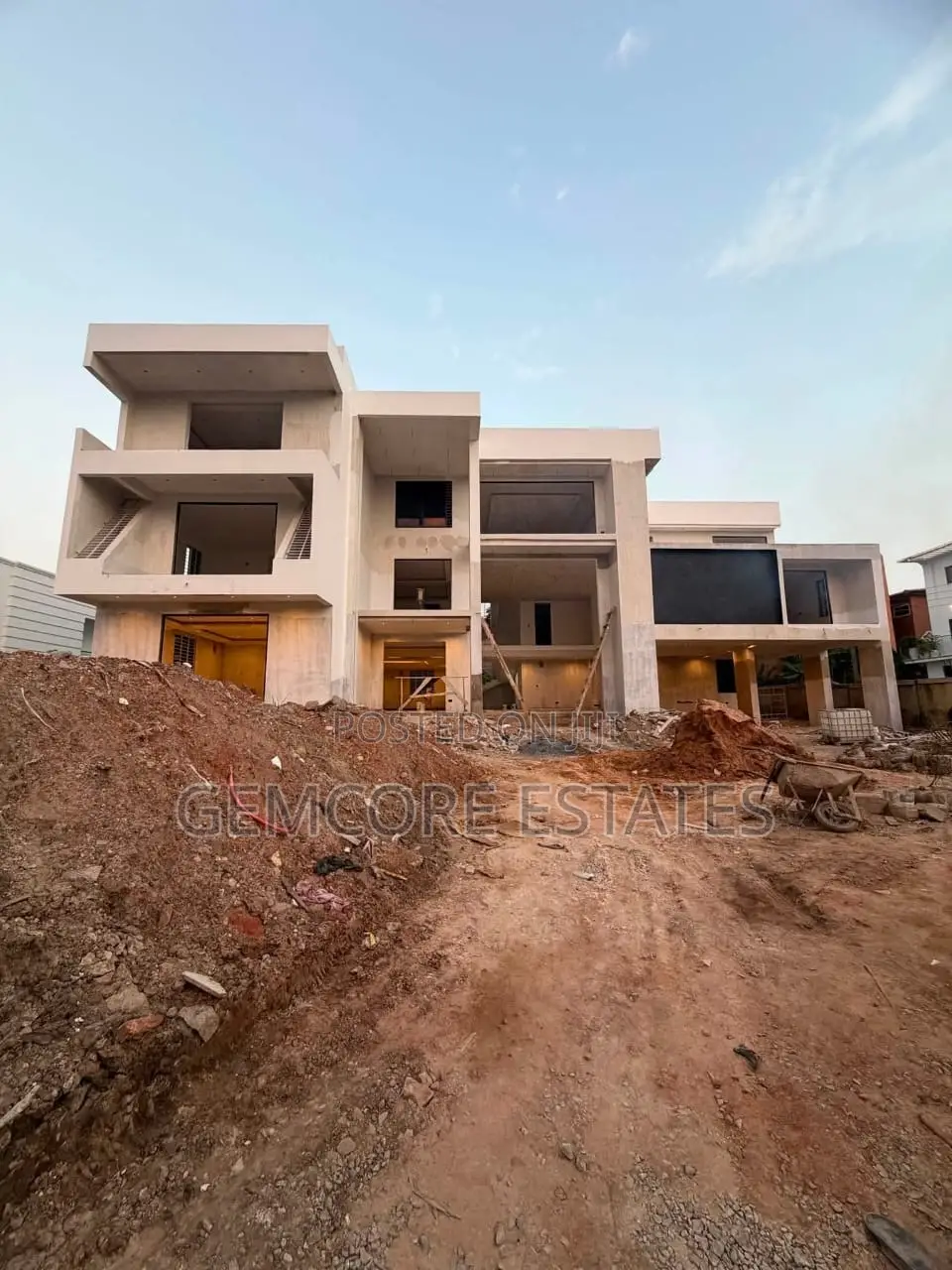 7bdrm Mansion in Adjiringanor, Adjiriganor for sale