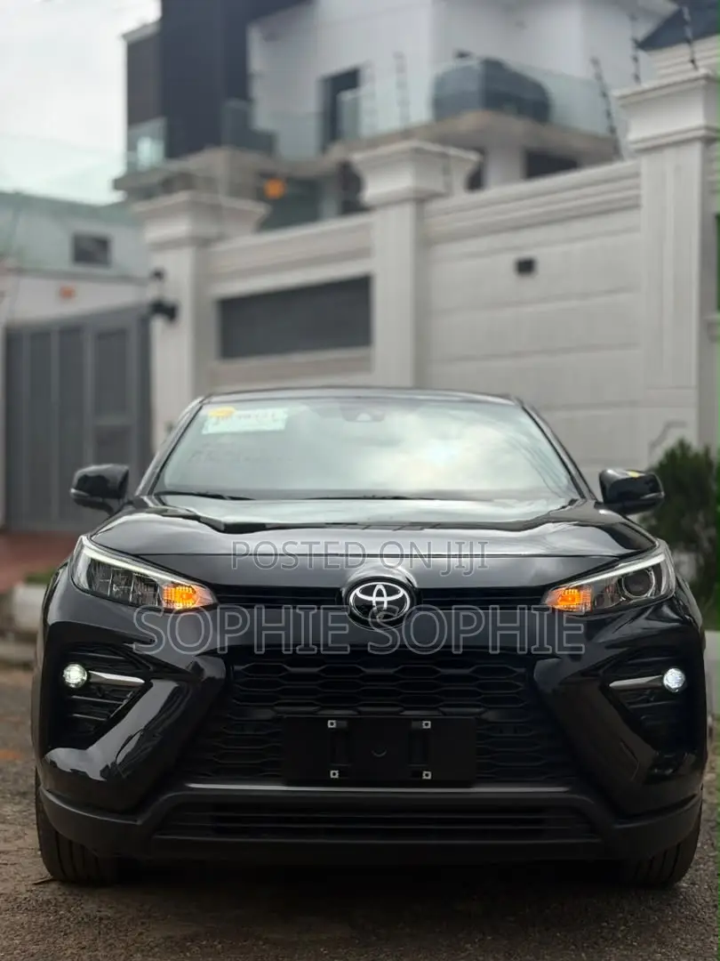 Toyota RAV4 XLE Premium FWD 2024 Black