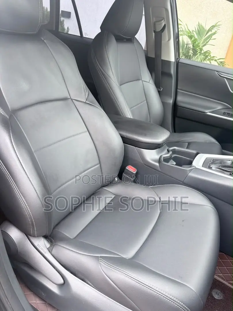 Toyota RAV4 XLE Premium FWD 2024 Black