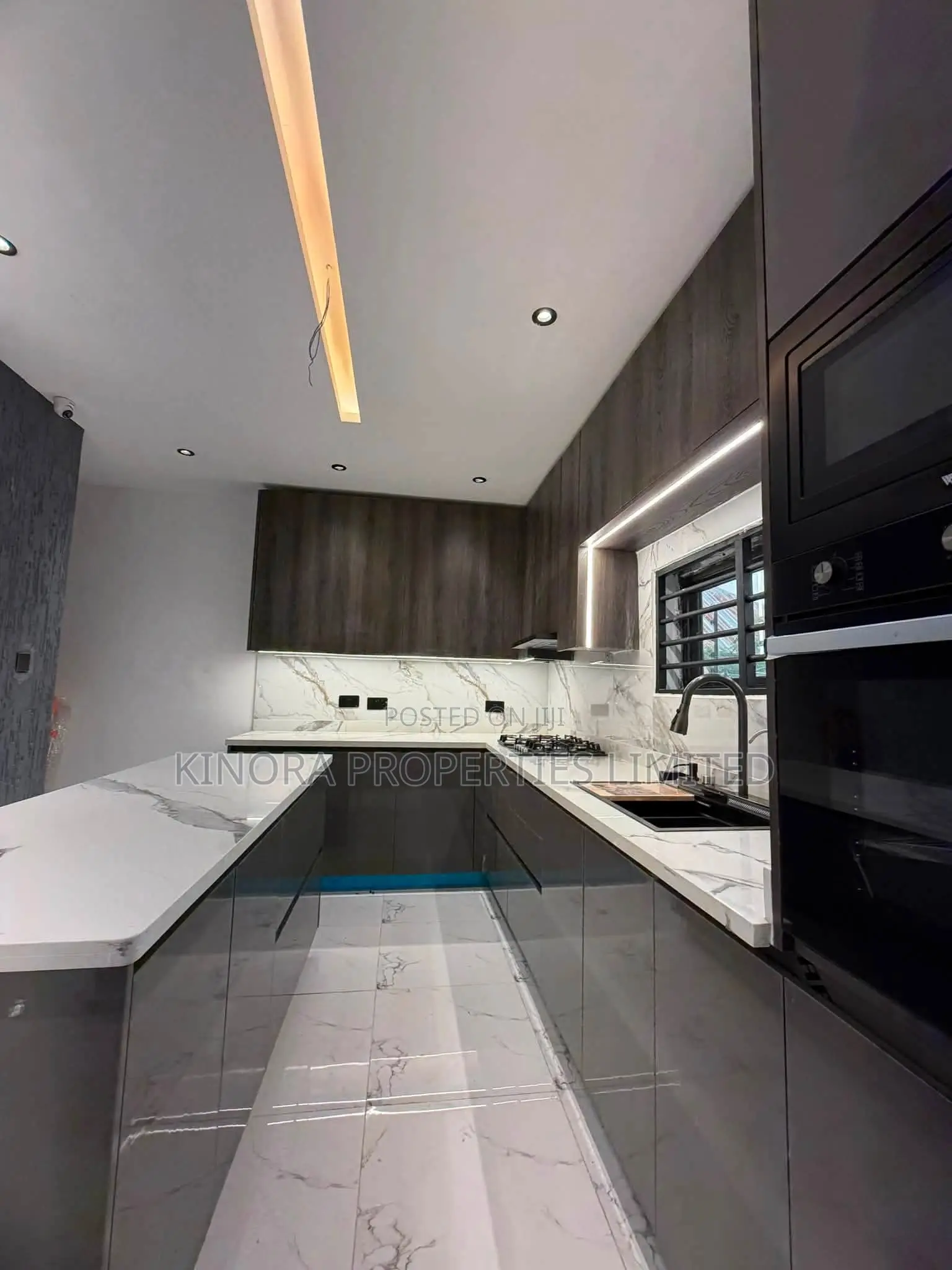3bdrm Duplex in Lakeside Community 8, Adenta for sale