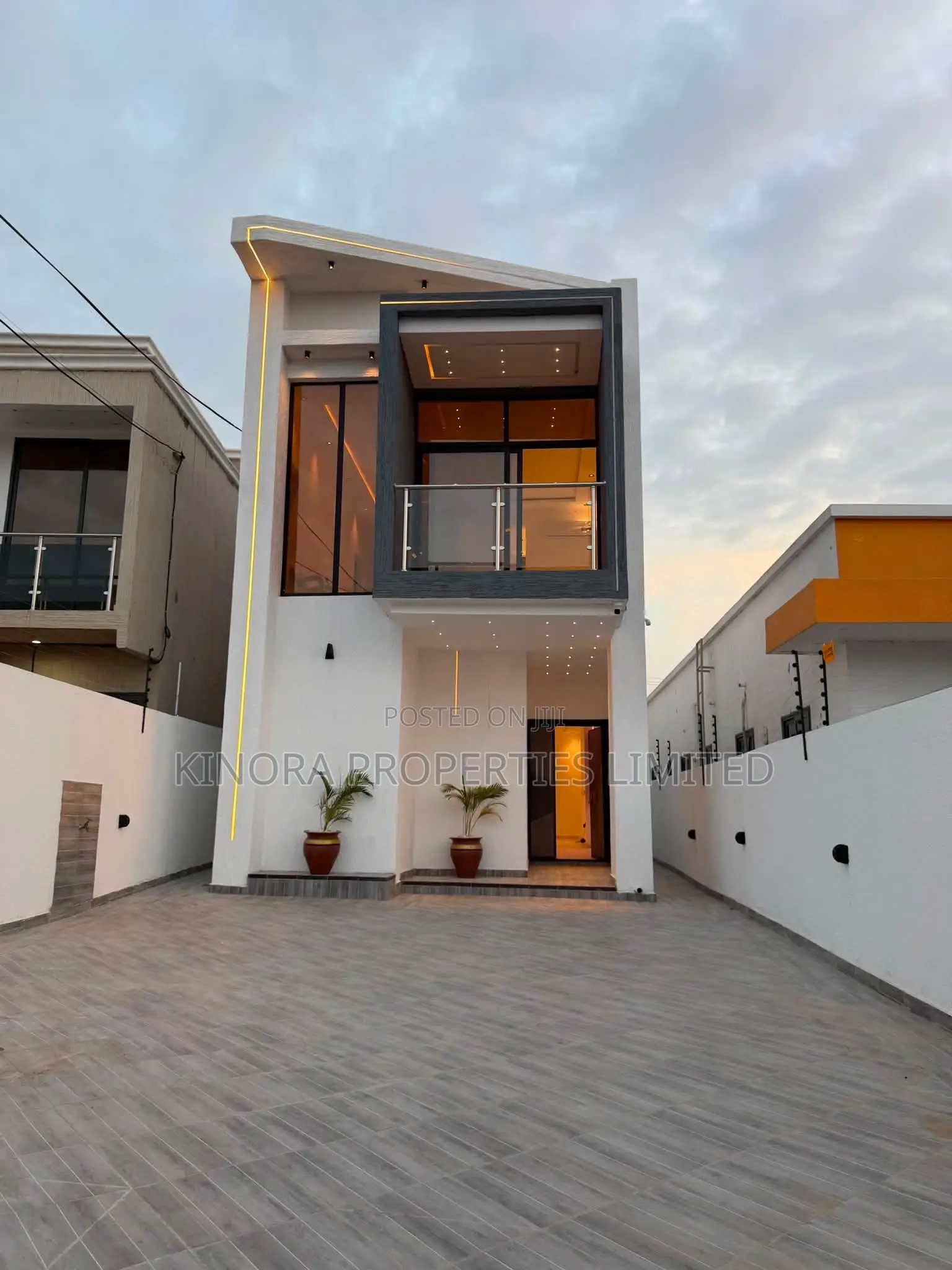 3bdrm Duplex in Lakeside Community 8, Adenta for sale
