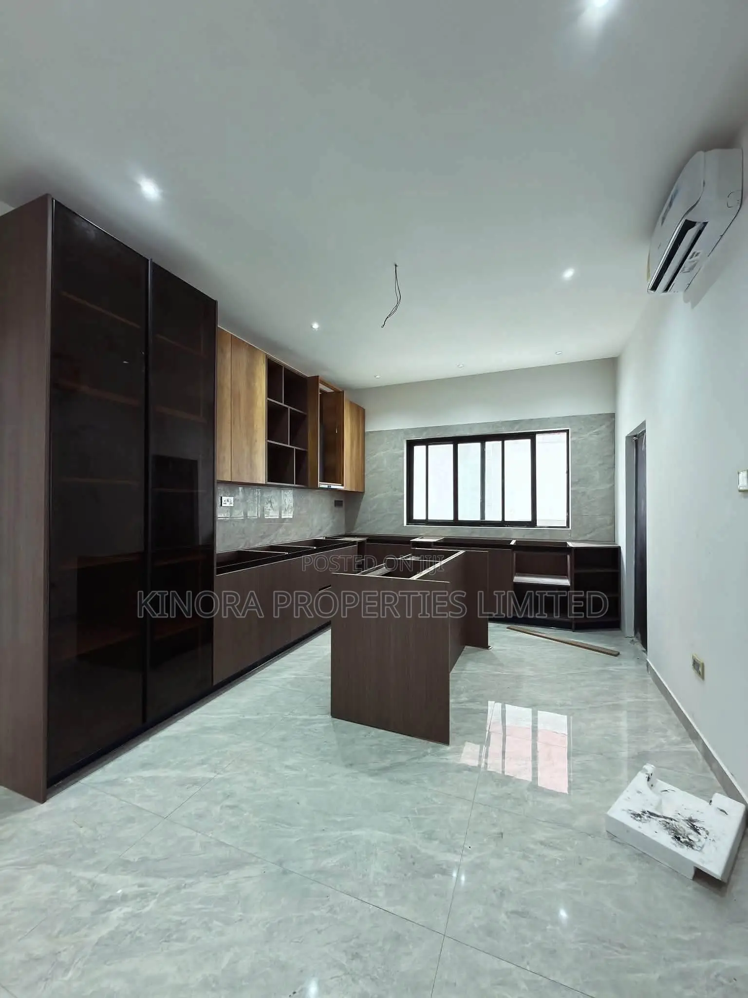 5bdrm Duplex in East Legon for sale