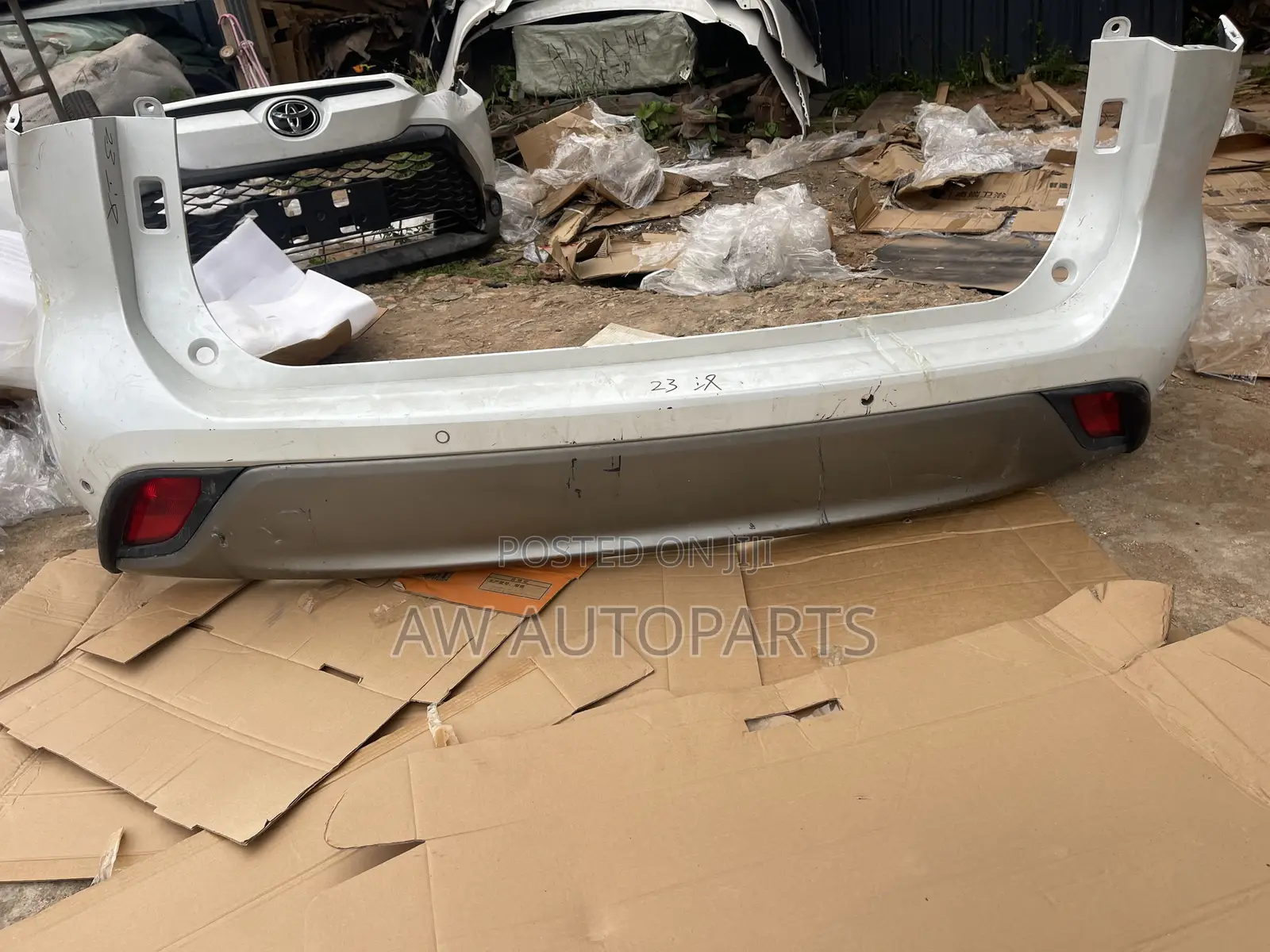2020 Highlander Rear Bumper Complete With Sensor